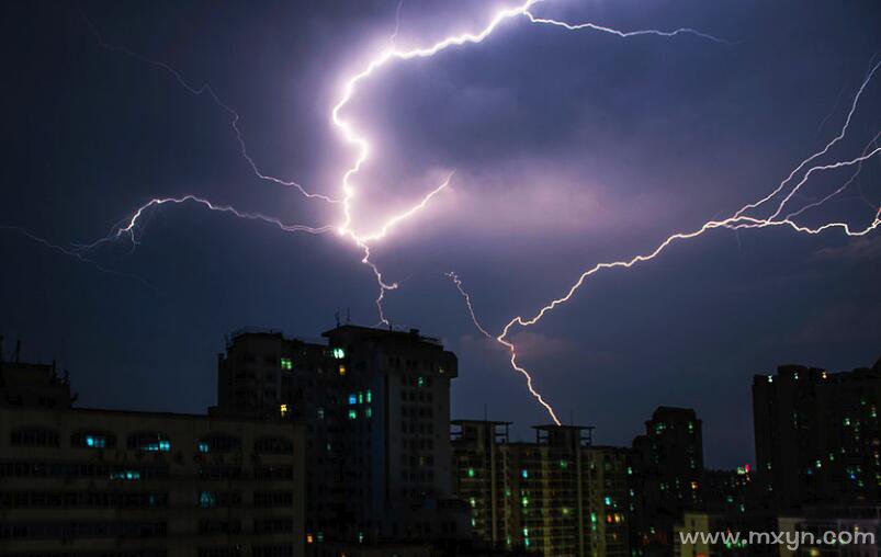 梦见电闪雷鸣