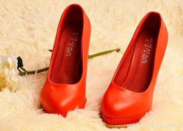梦见红鞋