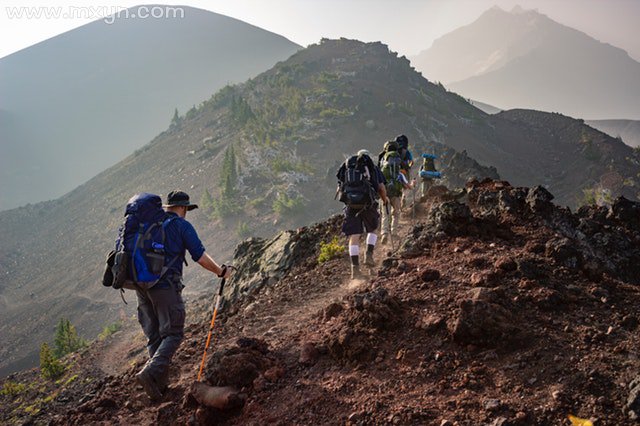 梦见爬山