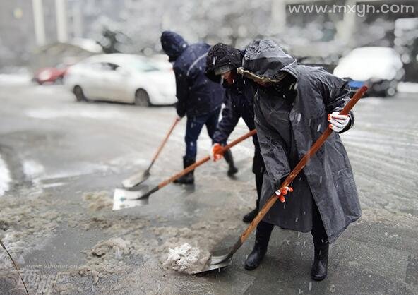 梦见扫雪