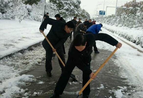 梦见扫雪