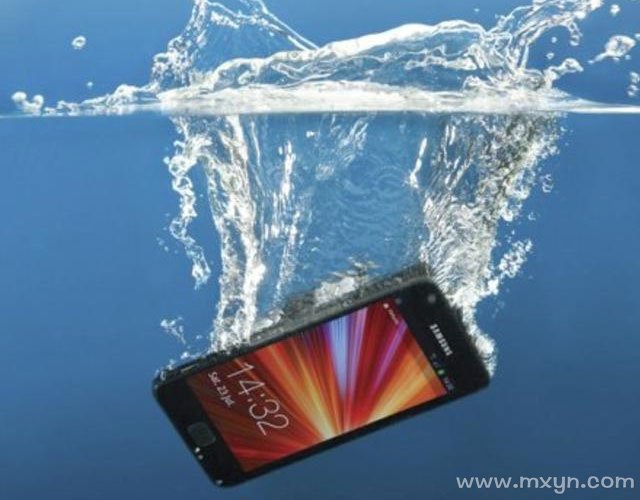 梦见手机掉水里