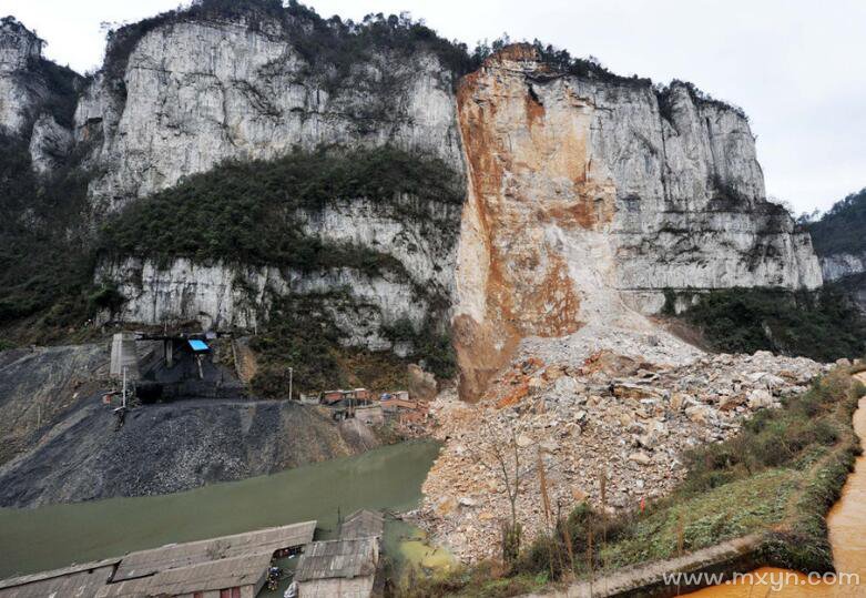 梦见山崩