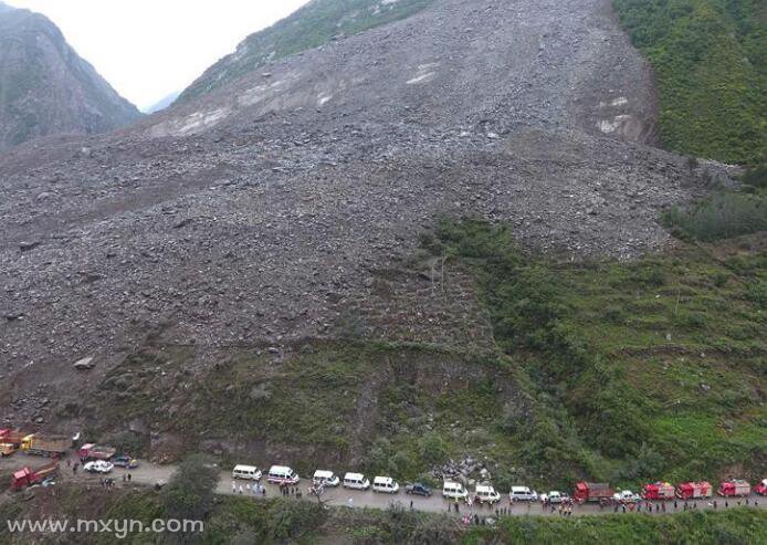 梦见地震后山体垮塌