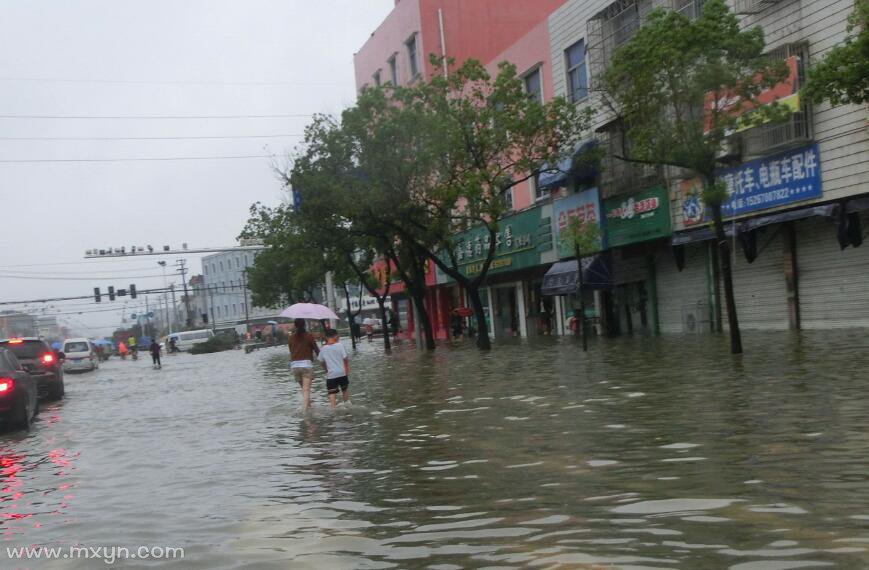 梦见发大水