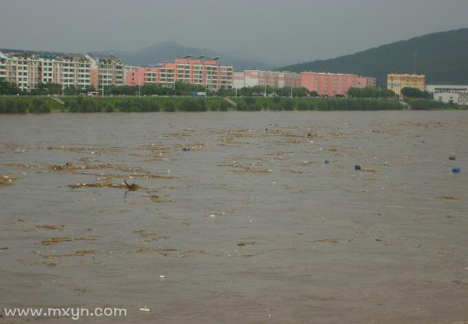 梦见发大水