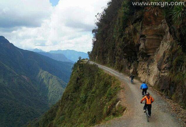 梦见下山走陡峭的山路