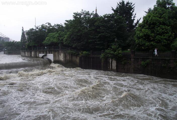 梦见涨大水