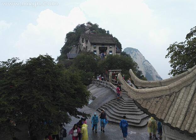 梦见爬山很陡峭最终到达目的地