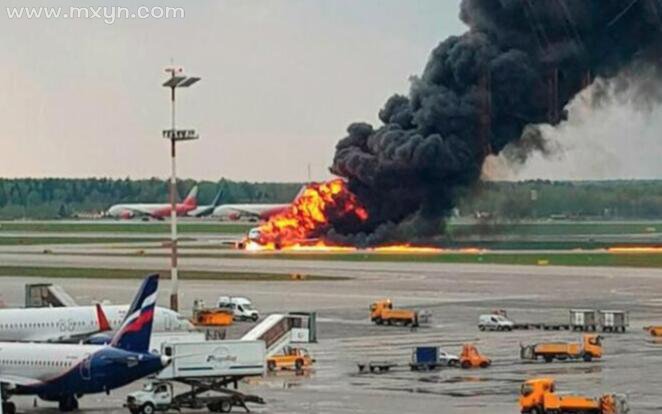 大连飞机爆炸事件图片