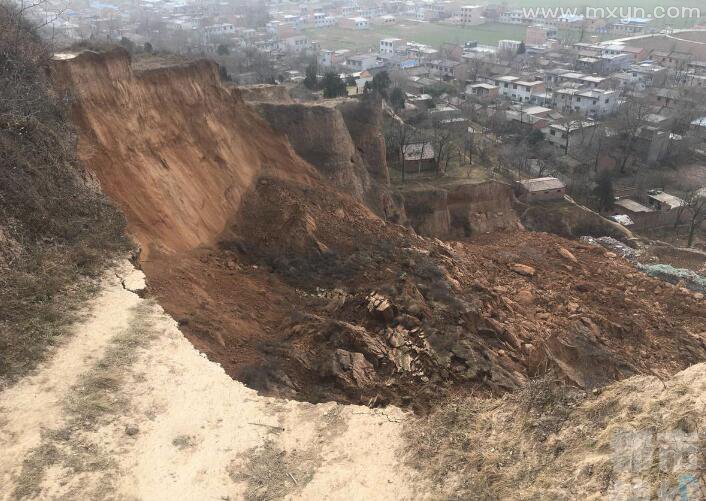 梦见山体垮塌移动