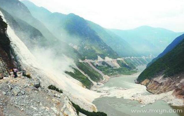 梦见大山体垮塌