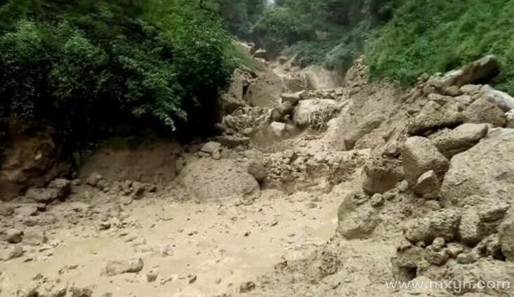 梦见泥石流山滑坡