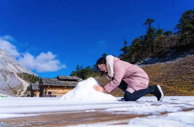 女人梦见地上都是雪