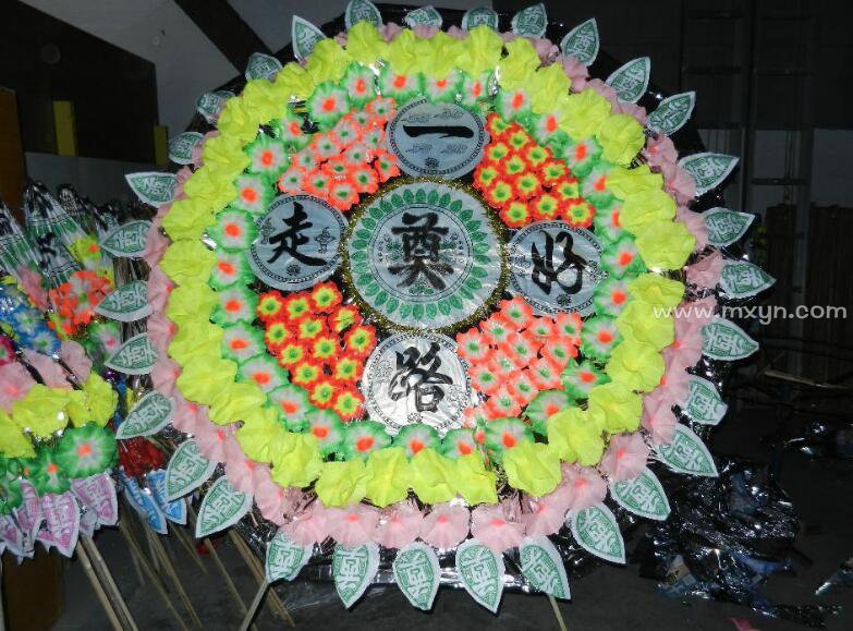 女人梦见花圈