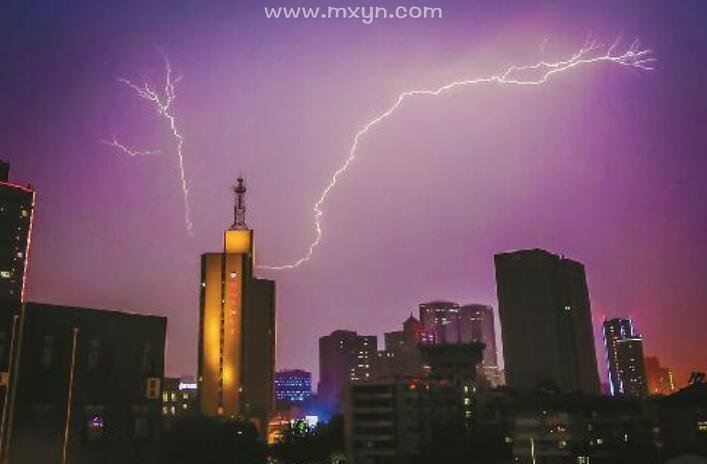 梦见雷雨交加电闪雷鸣