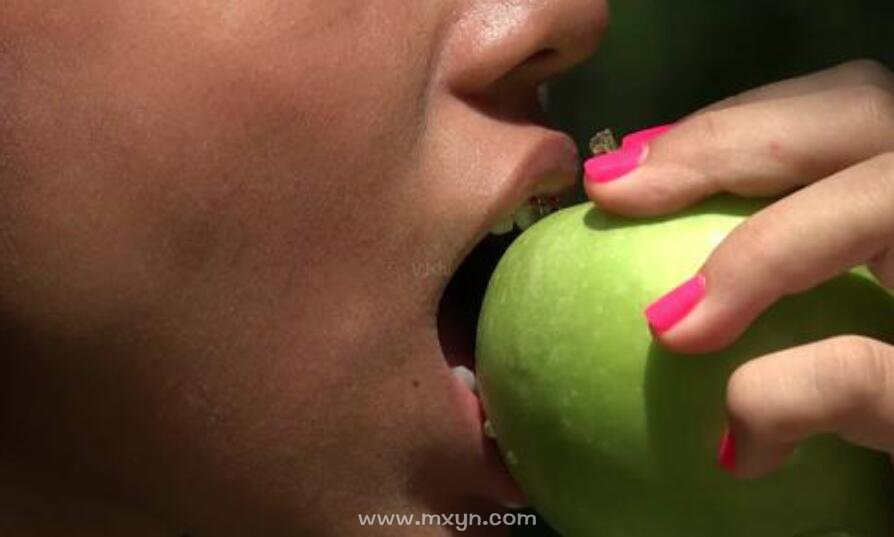 已婚女人梦见吃苹果
