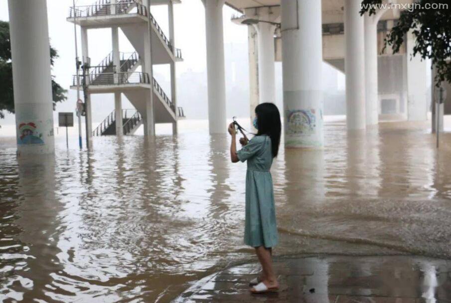 女人梦见涨水又退水