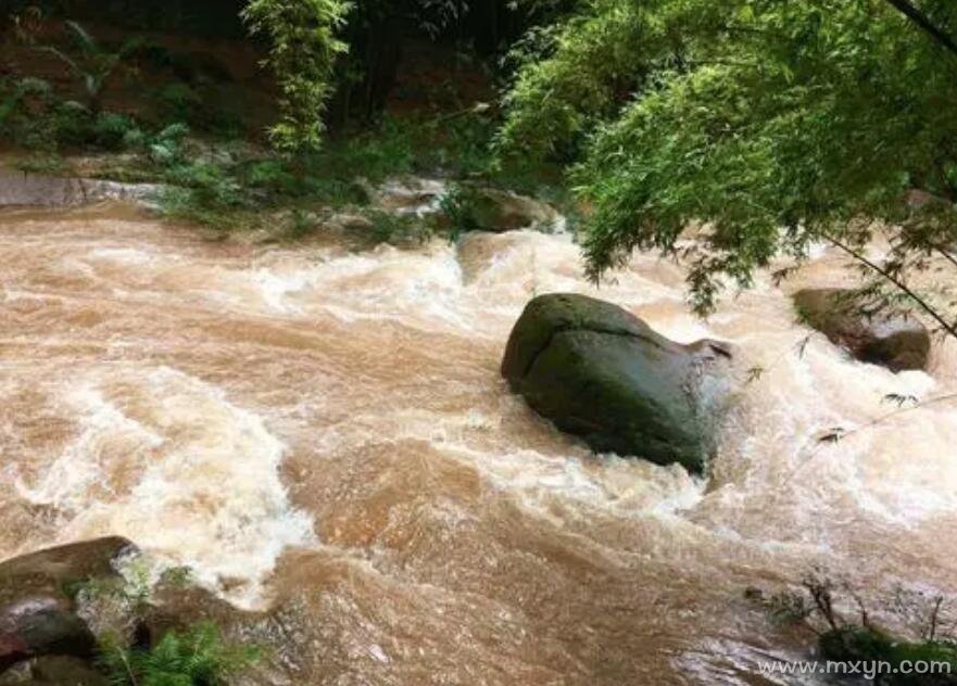 梦见水流很急