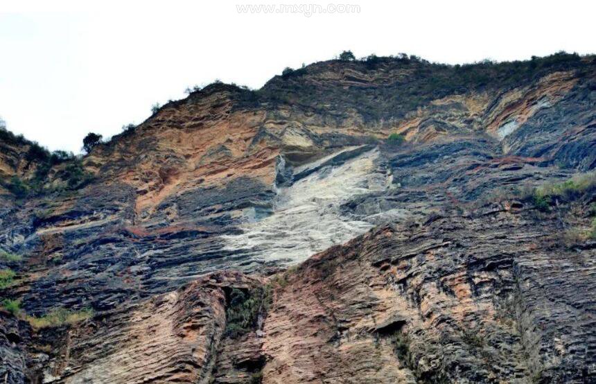 梦见山体垮塌自己脱险