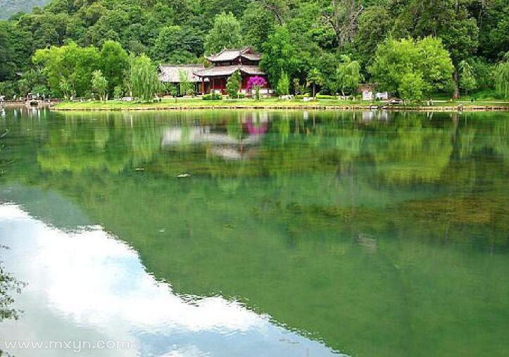 梦见湖水清澈