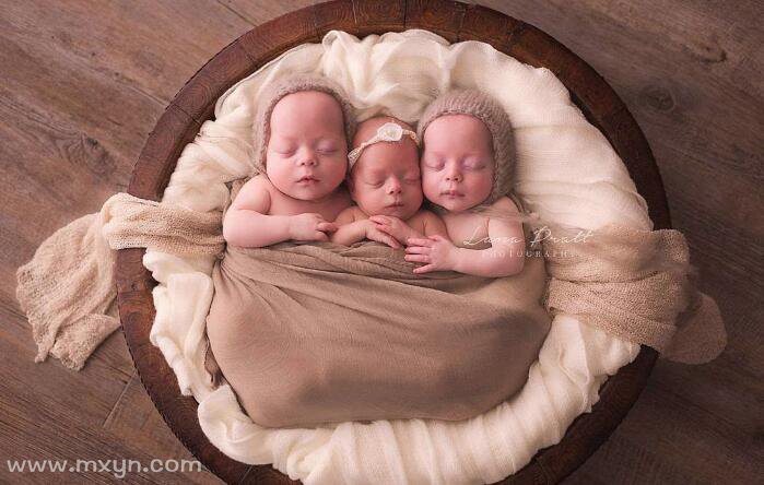 梦见生三胞胎两男一女