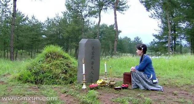 梦见给亲人上坟
