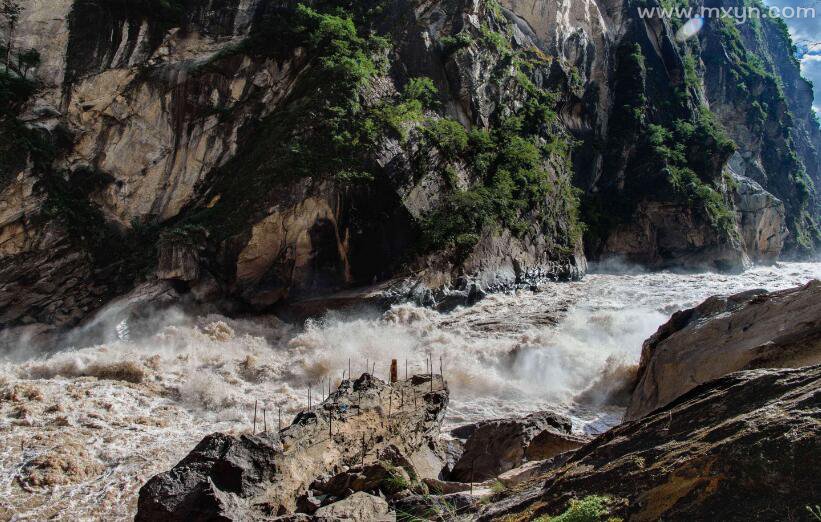 梦见江水波涛汹涌