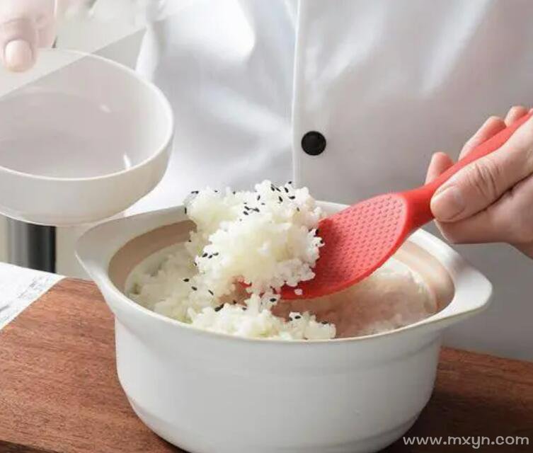梦见盛米饭